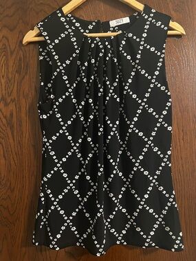 Suzy Shiee Sleeveless Black & White Floral Diamond Top